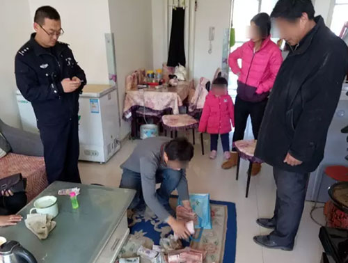 17萬當(dāng)垃圾丟掉：驚慌失措！全家上陣翻找垃圾桶