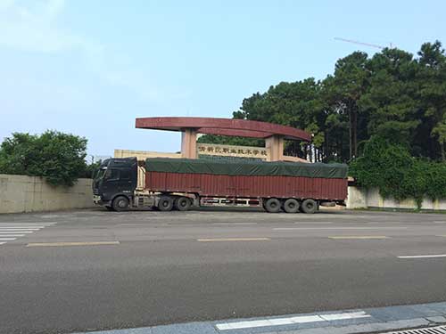  欣方圳仿大理石垃圾桶廠家為清遠高校送貨上門。