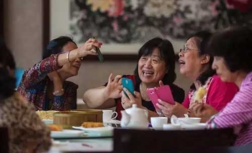 書報(bào)亭、早餐車，甚至垃圾桶都有二維碼“身份證”了。