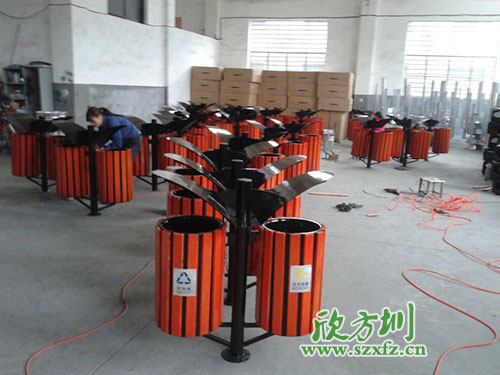 美化公園環(huán)境，就選河源鋼木垃圾桶